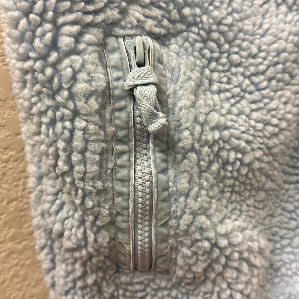 Old Navy Sherpa Vest - Picture 4 of 6